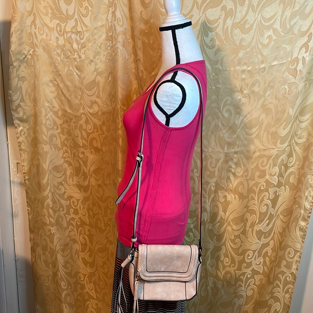 NWOT Womens cross body purse beige with a pinkish hue compact w/lots of pockets